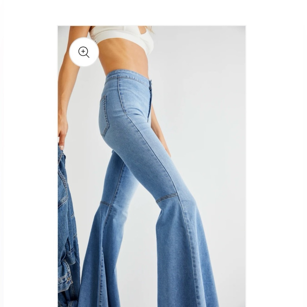 Free People Float on Flares …..Flared Blue Jeans.NWOT - Picture 2 of 13